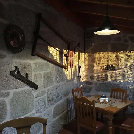 ホテル Hotel Eirado Do Pino メアニョ